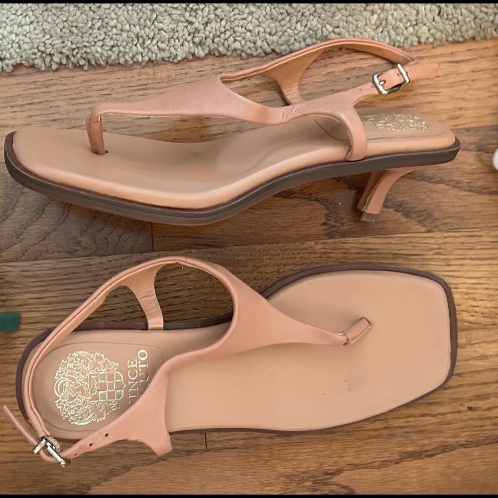 Women’s Vince Camuto kitten heel thong, sz 6